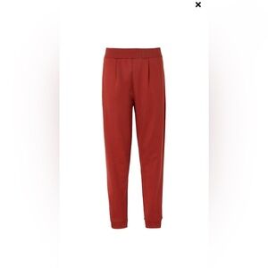 100% Cotton, this sporty sweatpants offer a comfortable oversized fit Size M